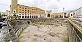 Römisches Amphitheater, rechts der kubusförmige Palazzo del Seggio