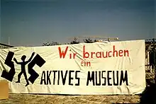 Transparent mit dem Text "Wir brauchen ein Aktives Museum"