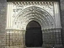 Figürliche Archivolten an der Kirche Saint-Gilles von Argenton-les-Vallées