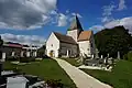 Kirche Saint-Quentin, Kriegerdenkmal und Friedhof