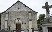 Kirche Saint-Pierre-ès-Liens und Gefallenendenkmal