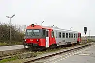 ÖBB 5047 011-1 im rot/grauen „Schrägdesign“ in Groß Schweinbarth (NÖ), 2016
