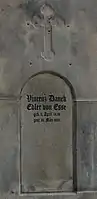 Friedhof Prag-Olšany, Grabplatte von Čeněk Daněk, entgegen mit dem Geburtsjahr 1826 beschriftet