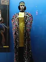 Frauenkleidung