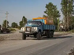 ZIL-133 mit Pritsche und Kraftstofftank in Kirgisistan (2023)