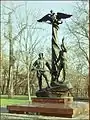 Denkmal für die in Friedenszeiten  für die Verteidigung der Interessen Russlands gefallenen Soldaten der 6. Kompanie des 104. Fallschirmjägerregiments der 76. Gardeluftlandedivision (2002) vor dem Zentralmuseum der russischen Streitkräfte, Moskau