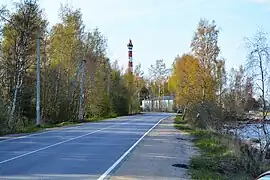 Die letzten Straßenkilometer; Seeufer und Leuchtturm Ossinowezki