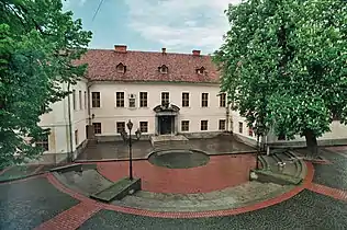 Sog. „Weißes Haus“, Kunstschule (ehem. Stadtpalast der Familie Rákóczi, dann Schönborn)