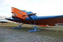 Für den Arktiseinsatz mit geschlossenen Kanzeln und Skifahrwerk ausgerüstete ANT-4