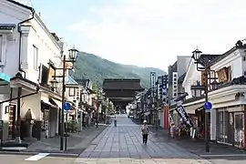 Straße im Tempelbezirk(zwischen Niō-mon und Sammon)