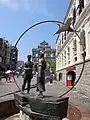 Encontro entre o Ocidente e o Oriente („Begegnung zwischen West und Ost“) vor der Pauluskirche in Macau
