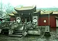 Brücke der Hilflosigkeit (奈何桥), die jede Seele überqueren muss, ehe sie die Unterwelt betritt.