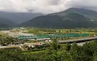 Brücke über den Fluss Hongye, hinten die Taitung-Linie der Eisenbahn, vorne die Provinzstraße 11