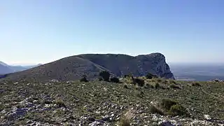 Blick vom Puig d’en Pelat im Osten auf den Bergrücken des Ferrutx