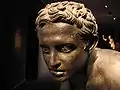 Bronzestatue eines Läufers aus dem großen Gartenperistyl der Villa dei Papiri