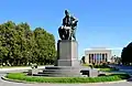 Gribojedow-Denkmal (1949–1959 mit Wsewolod Jakowlew) vor dem Alexander-Brjanzew-Jugendtheater, St. Petersburg