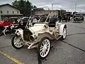 Buick Modell 10 Runabout (1908). Dies war eine etwas vergrößerte Version eines erfolgreichen Oldsmobile-Modells