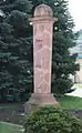 Nachbildung der Halbmeilensäule Hartha (Rochlitzer Porphyr)