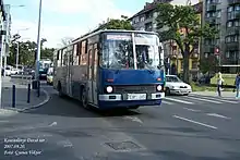 Budapest: der hellbraune Balken zeigt an, dass diese Linie über die Stadtgrenze hinaus fährt