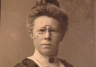 1903 Hadersleben (DK), Frau mit Klemmer