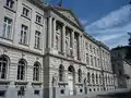 1908 – „Königliche Militärakademie“, avenue de la Renaissance, 30, Brüssel, Architekten: Henri Maquet und Henri van Dievoet.