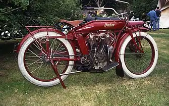 Zweizylinder mit 988&nbsp;cm³ Hubraum und Hinterradfederung (1913)