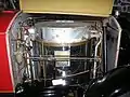 Dampfkessel eines Stanley Steamer Serie&nbsp;740 von 1924, rechts der Kondensator