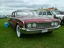 Ford Fairlane 500 Town Sedan mit B-Säule (1960)