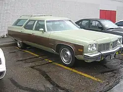 Oldsmobile Custom Cruiser (1974)