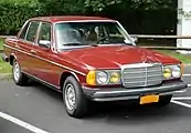 240&nbsp;D (US-Ausführung des W 123 mit Sealed-Beam-Scheinwerfern und Sicherheitsstoßstangen)
