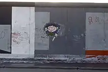 Gaston Lagaffe bricht durch die Berliner Mauer an der East Side Gallery, 1991