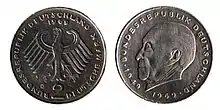 2-D-Mark-Münze von 1973 bis 2001 (Vorderseite links, Rückseite rechts)