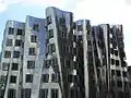 Neuer Zollhof (auch als Gehry-Bauten bekannt)