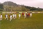 Die Kicker laufen zu ihrem letzten Match für Arnfels ein (2004)