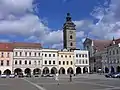 der Schwarze Turm vom Hauptplatz aus gesehen