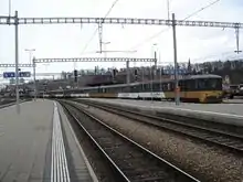 Golden-Pass-Line-Komposition der BLS im Bahnhof Spiez, 2006