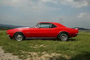 1967 Chevrolet Camaro Coupé Seite mit optionalem Heckspoiler