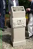 Gedenkstein bei der Einweihung, 2009