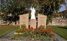 Grab Ida und Stefan Fink (* 2. September 1908 in Veringenstadt; † 12. August 2000 in Veringenstadt) Bürgermeister von 1945 bis 1966 und Unternehmer. Träger des Bundesverdienstkreuzes am Bande. Ehrenbürger von Veringenstadt.