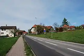 Ortseingang von Salvenach, von Gurmels her kommend