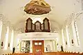 Innenansicht der Sankt-Magnus-Kirche (Sicht auf Orgel und Ausgang)