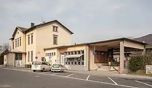 Empfangsgebäude mit Bahnsteigzugang, Ansicht 2013