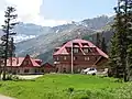 Die Num-ti-jah Lodge am Bow Lake