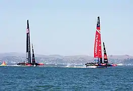 America’s-Cup-Boote der AC-72-Klasse mit Foils (2013).