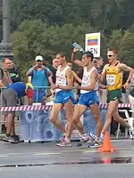 Iwan Noskow (Mitte), Rang&nbsp;sechs / Jared&nbsp;Tallent (rechts), Rang&nbsp;zwei / links der Jahre später wegen Dopingvergehens disqualifizierte Michail&nbsp;Ryschow