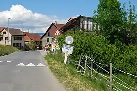 Ortseingang von Villars-Epeney (aus Richtung La Mauguettaz)