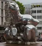 Frau Nr. 13 (2003) vor dem Museum LudwigKöln