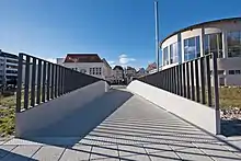 Die erstmals ausschließlich mit Carbon bewehrte Brücke wurde in Albstadt-Ebingen errichtet. Die Brücke hat eine Breite von 3 m, eine Spannweite von 15 m und ein Gewicht von ca. 14 t. Die Fahrbahndicke beträgt 9 cm und die Dicke der Brüstung 7 cm. Die Brücke kann mit einem Räum- und Streufahrzeug mit einem Gewicht von bis zu 10 t befahren werden.
