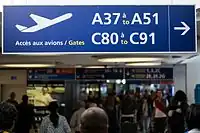 Beschilderung am Flughafen Roissy-Charles-de-Gaulle