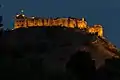 Beleuchtete Burg bei Nacht